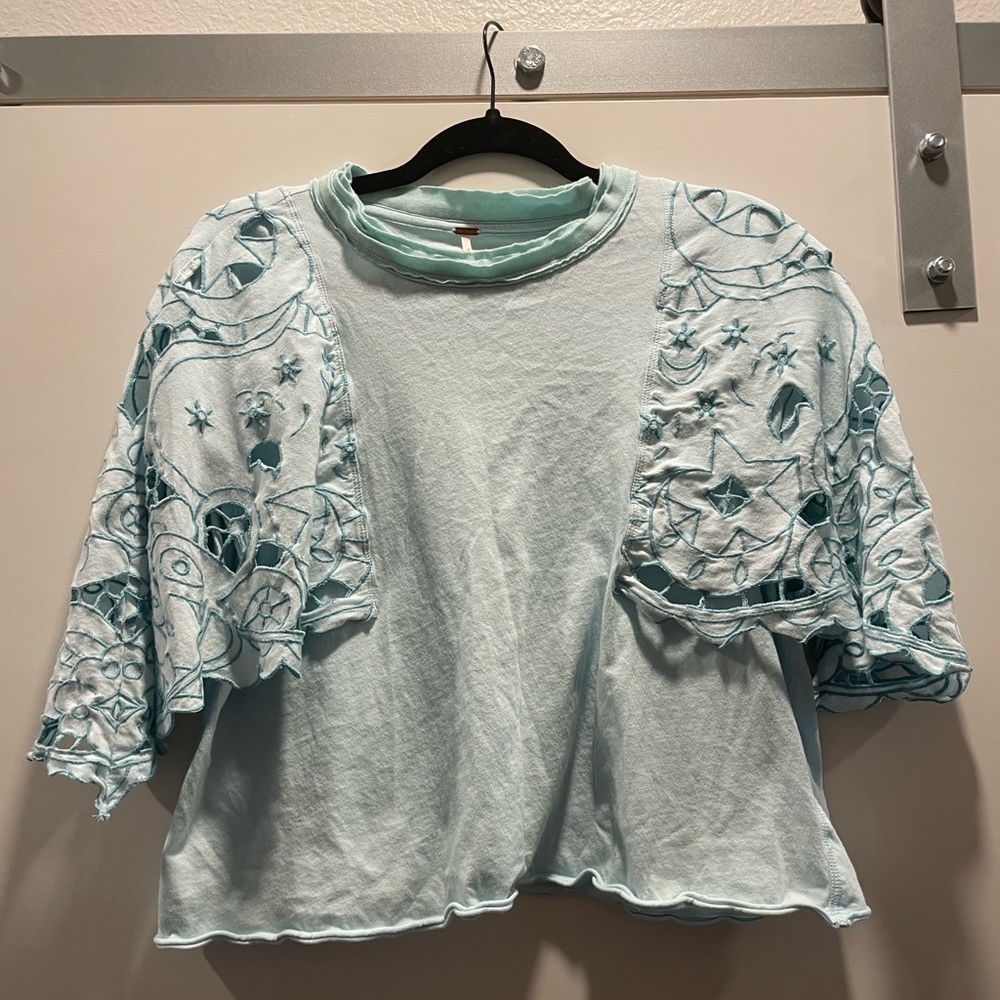 Free people T-shirt with flowy sleeves